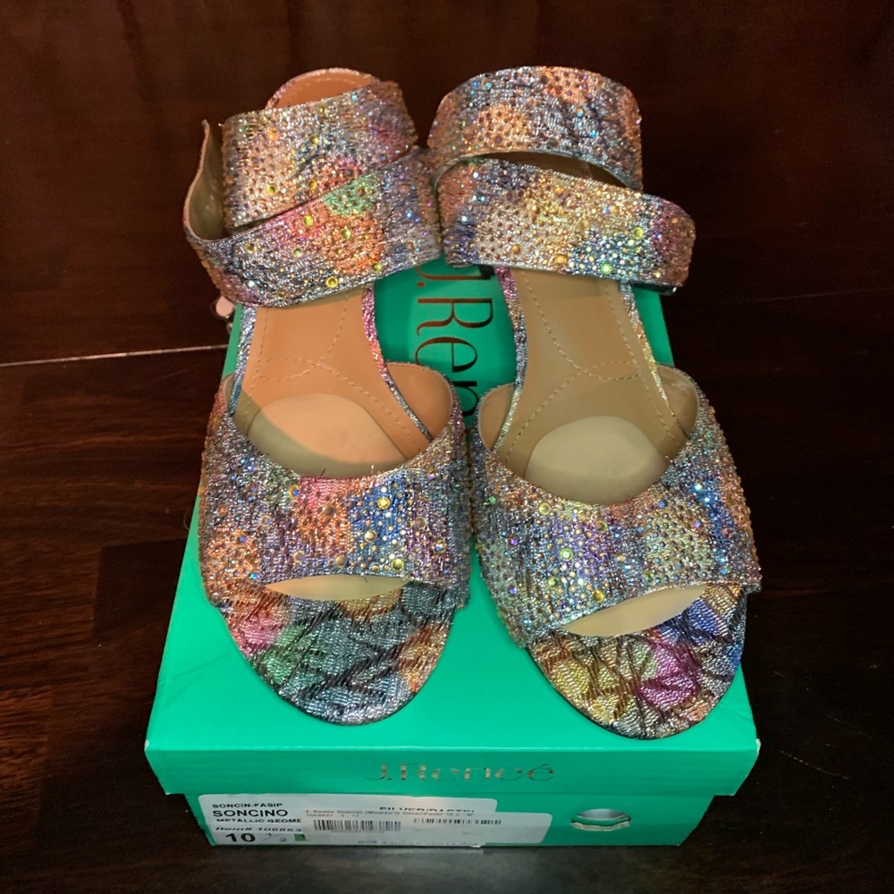 Like new J. Reneé Soncino strappy metallic heels